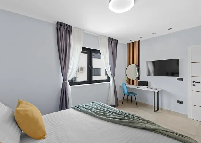 Alex Luxury 4* 로비니