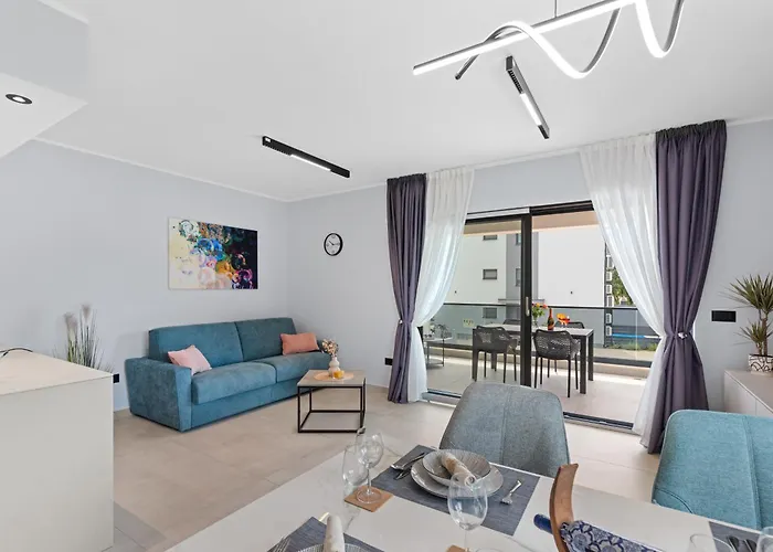 Alex Luxury Ρόβινι