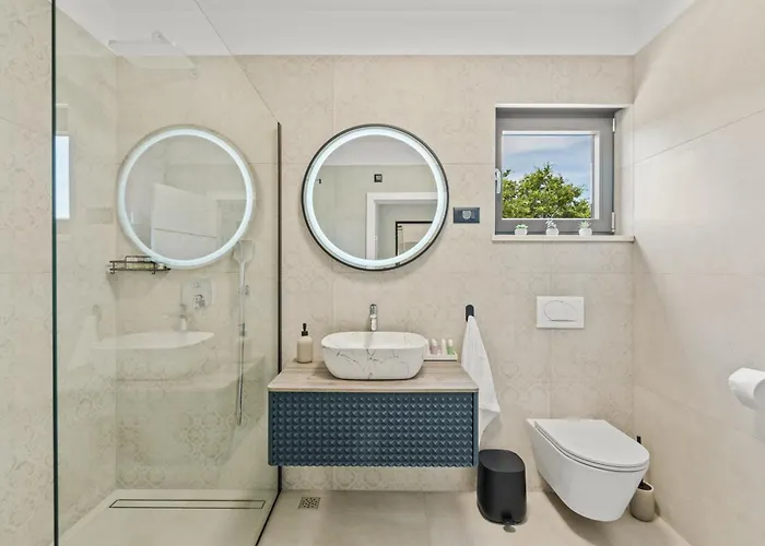 Alex Luxury Πανσιόν