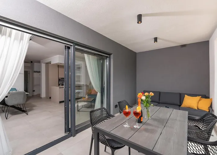 Πανσιόν Alex Luxury