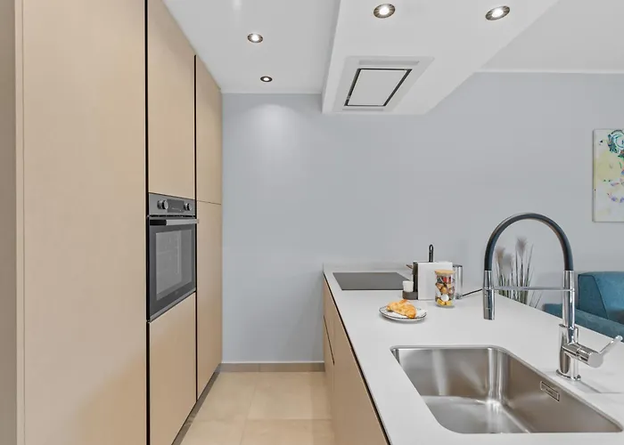 Πανσιόν Alex Luxury 4*