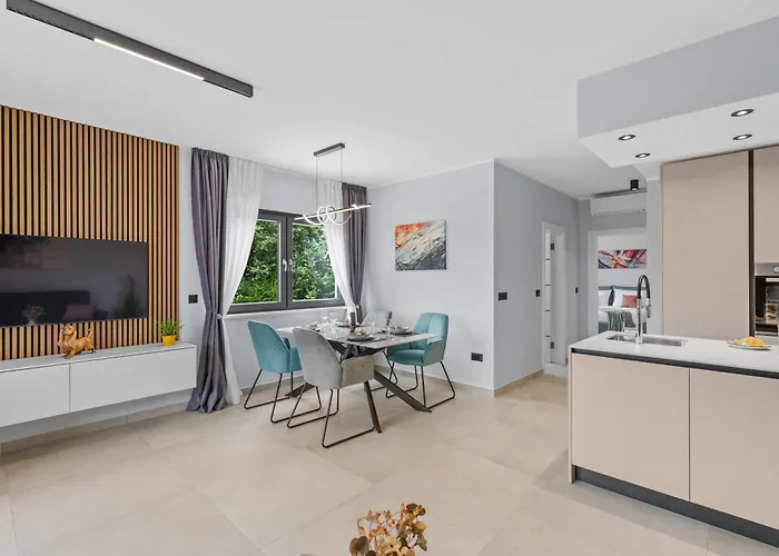 Alex Luxury Πανσιόν Ρόβινι