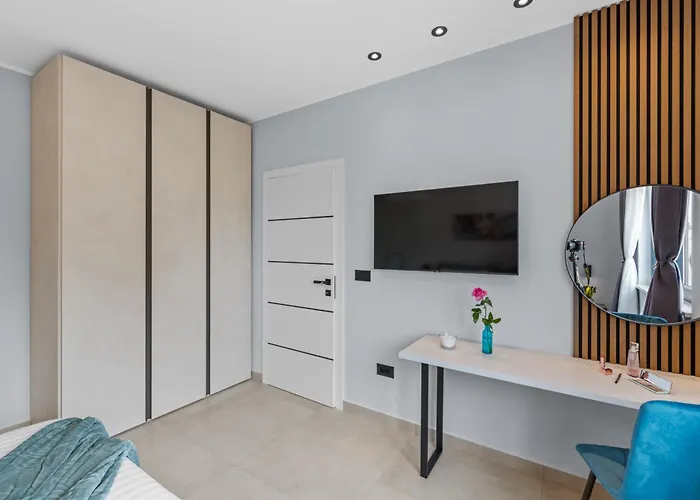 Alex Luxury Ρόβινι