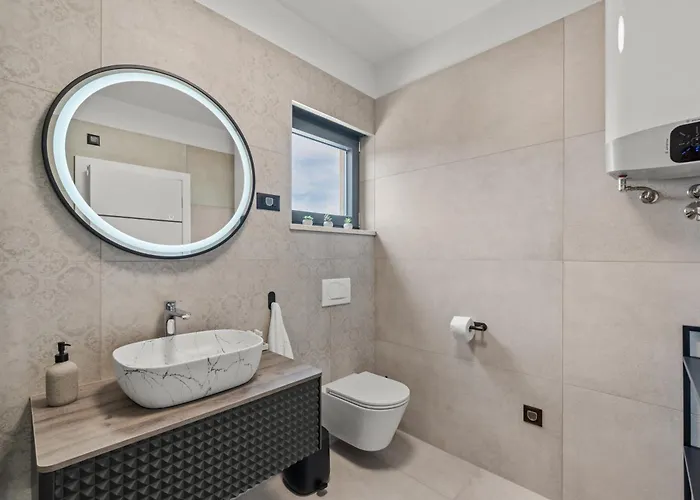 Πανσιόν Alex Luxury Ρόβινι