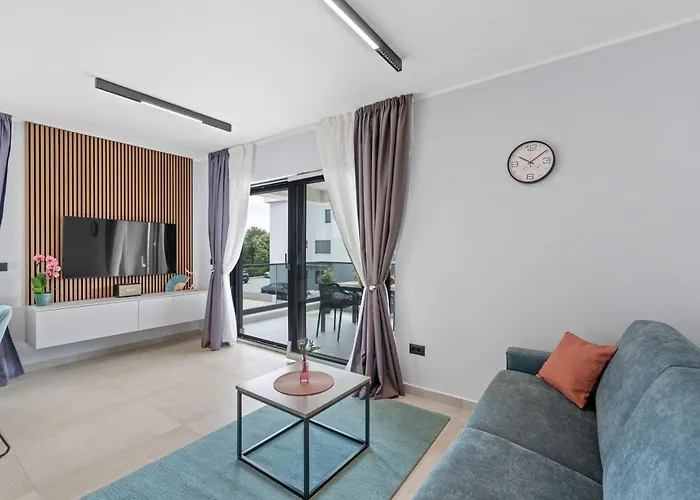 Πανσιόν Alex Luxury Ρόβινι