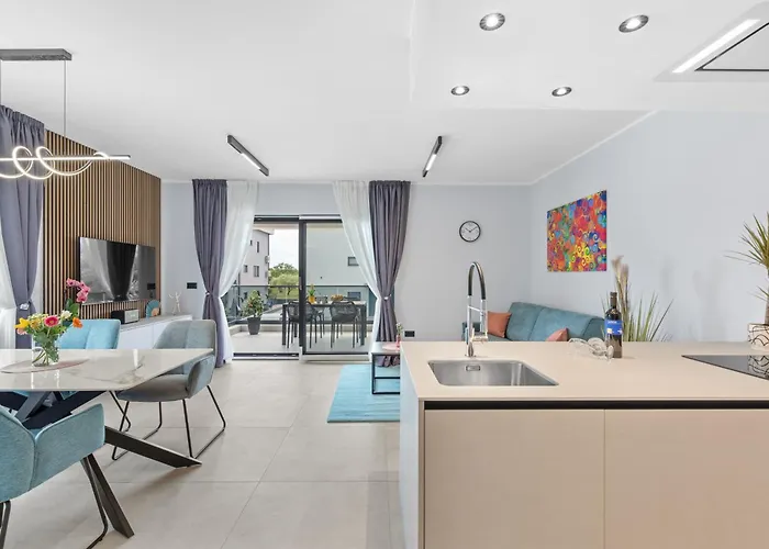 Alex Luxury Ρόβινι