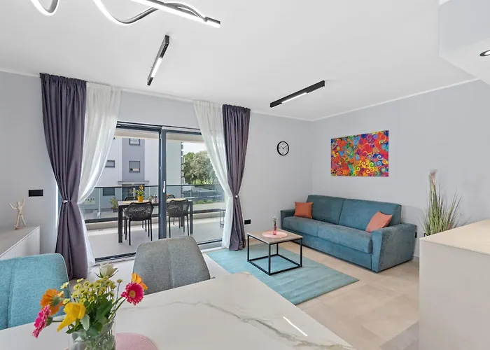 Alex Luxury Ρόβινι