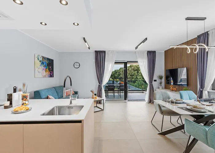 Πανσιόν Alex Luxury