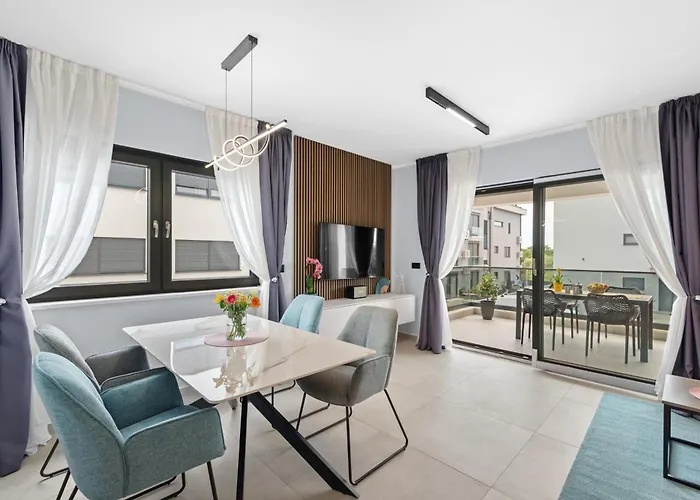 Alex Luxury Πανσιόν