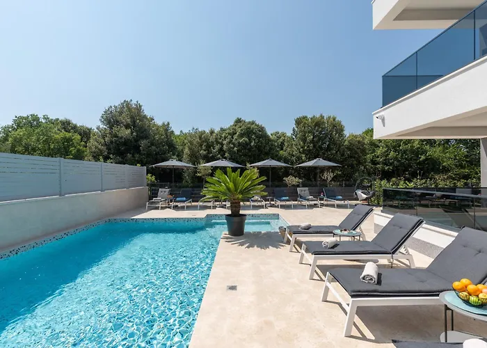 Alex Luxury Πανσιόν 4*