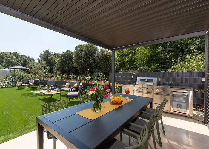 Alex Luxury Πανσιόν Ρόβινι