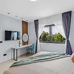 Πανσιόν Alex Luxury 4*
