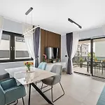 Alex Luxury Πανσιόν
