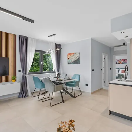 Alex Luxury בית הארחה רוביני
