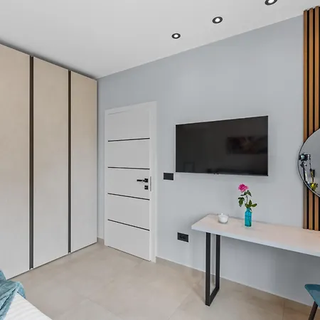 Alex Luxury רוביני