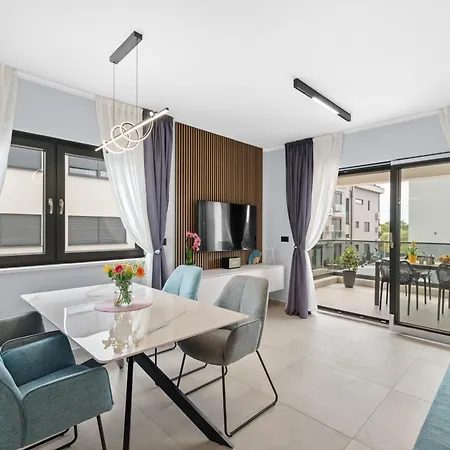 Alex Luxury בית הארחה