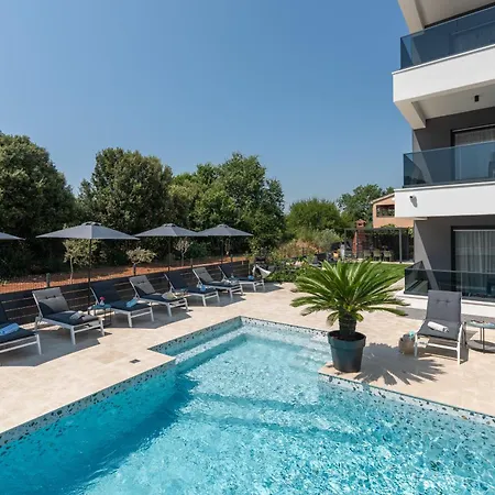 בית הארחה Alex Luxury